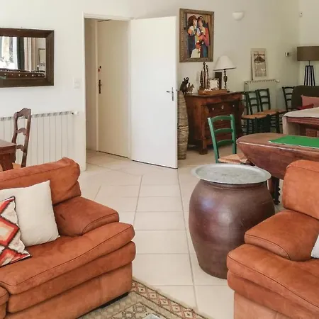 5 Bedroom In Azillanet