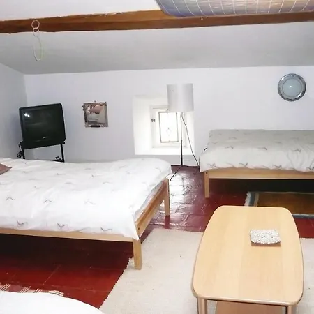 5 Bedroom In Azillanet