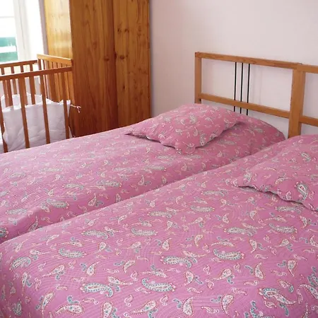 5 Bedroom In Azillanet
