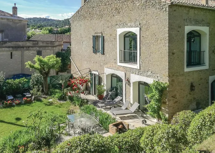 5 Bedroom In Azillanet
