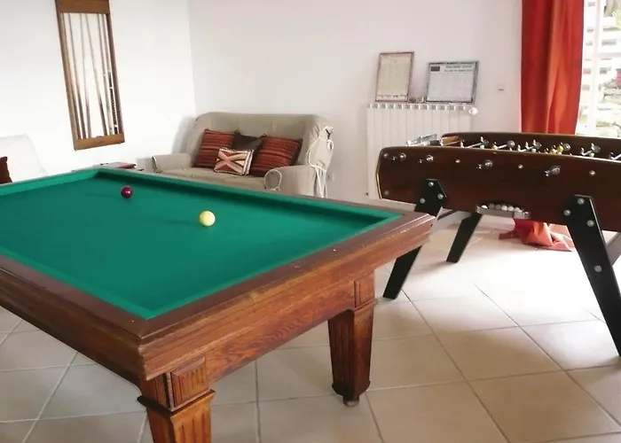 5 Bedroom In Azillanet
