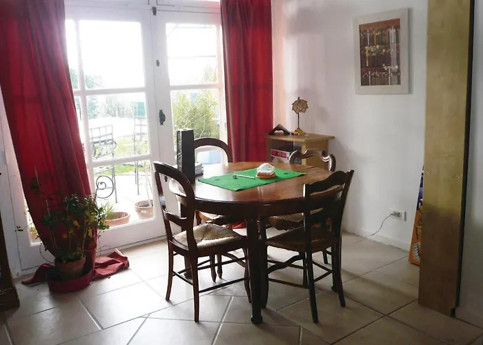 Ferienhaus 5 Bedroom In Azillanet